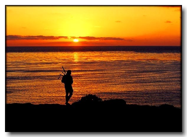 Bagpiper_sunset.jpg